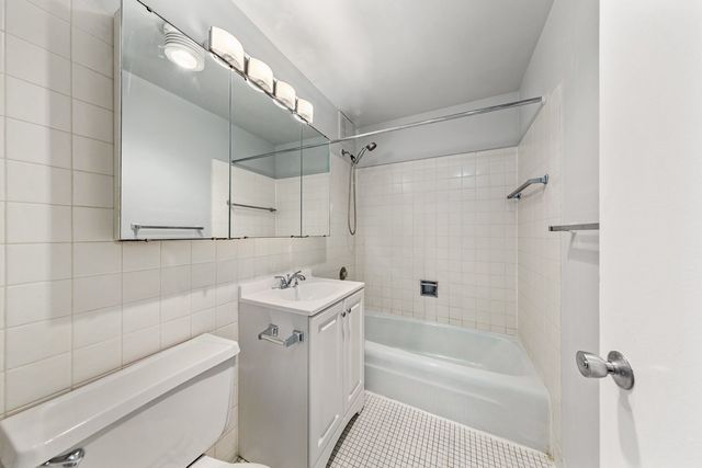 655 W Irving Park Road 1511, Chicago, IL 60613