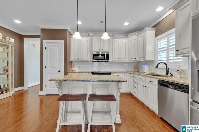 208 ENGLISH VILLAGE CIRCLE, Gardendale, AL 35071