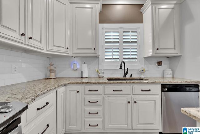 208 ENGLISH VILLAGE CIRCLE, Gardendale, AL 35071