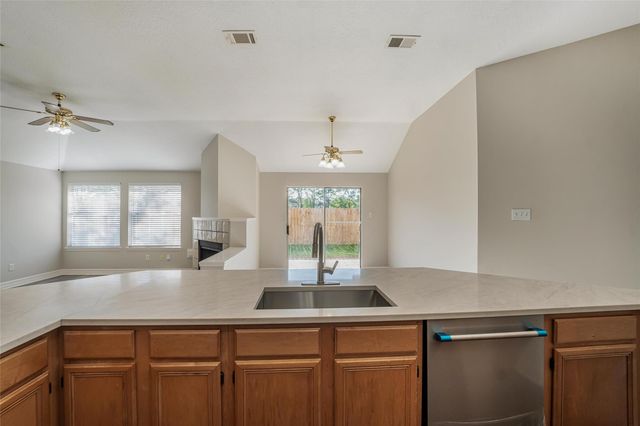 16007 Lakestone Drive, Tomball, TX 77377