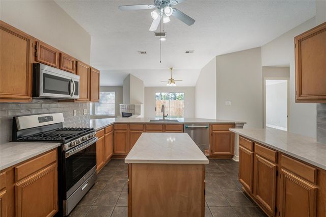 16007 Lakestone Drive, Tomball, TX 77377