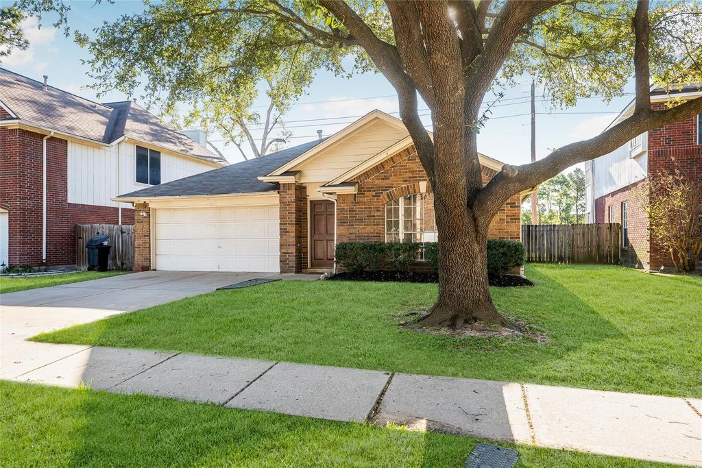 16007 Lakestone Drive, Tomball, TX 77377