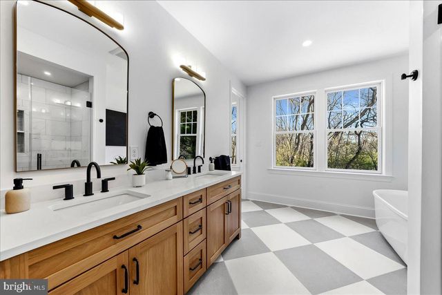 102 KNOXLYN FARM DR, Kennett Square, PA 19348