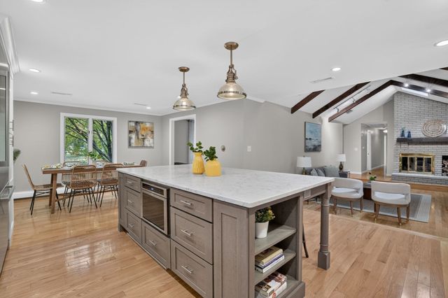 27 Algonquin Ave, Andover, MA 01810