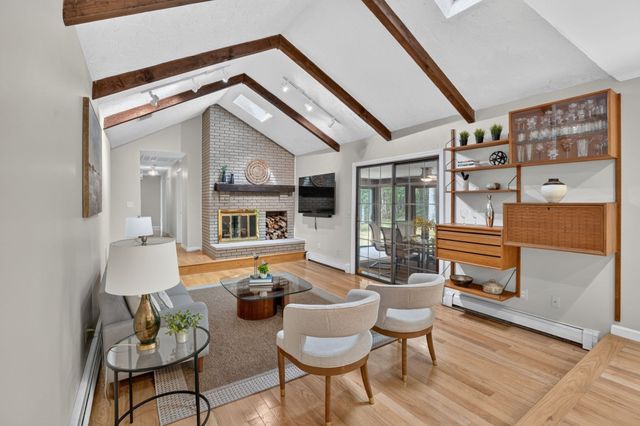 27 Algonquin Ave, Andover, MA 01810