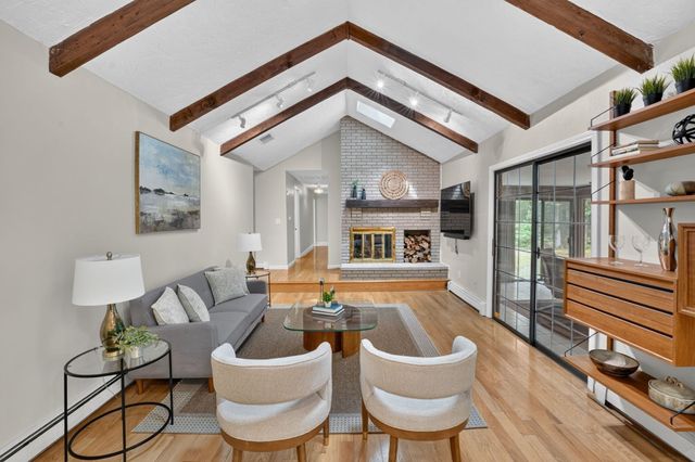 27 Algonquin Ave, Andover, MA 01810