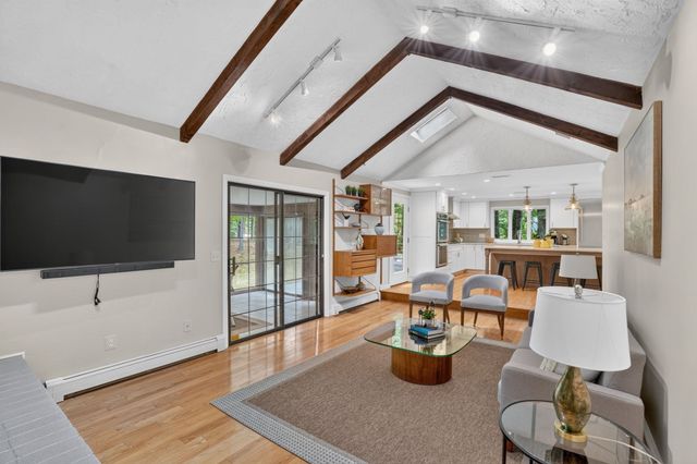 27 Algonquin Ave, Andover, MA 01810