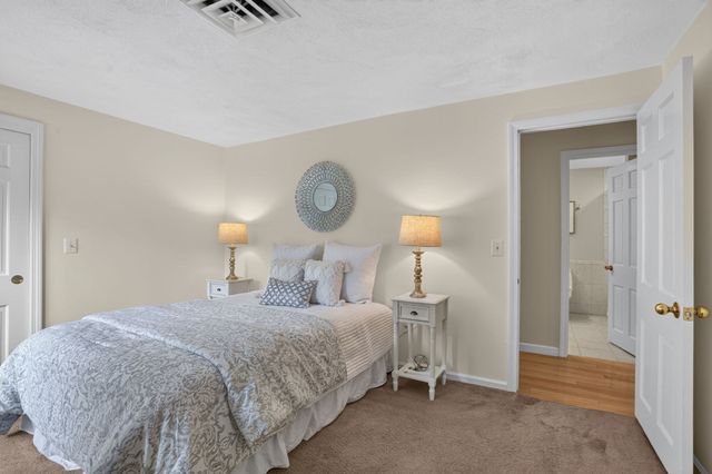 27 Algonquin Ave, Andover, MA 01810