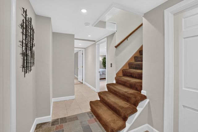 27 Algonquin Ave, Andover, MA 01810