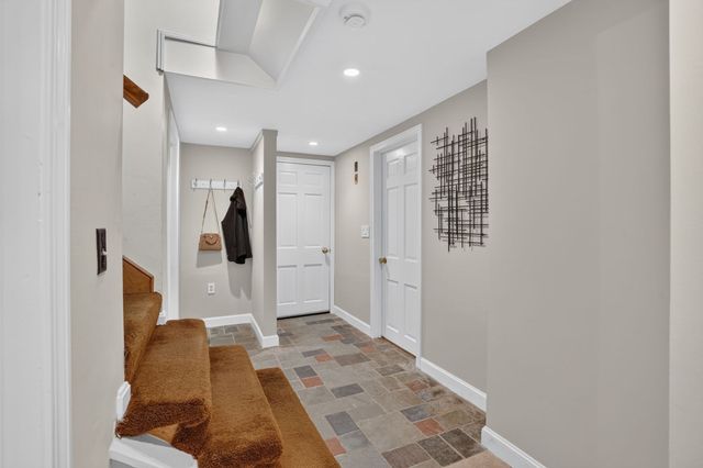 27 Algonquin Ave, Andover, MA 01810