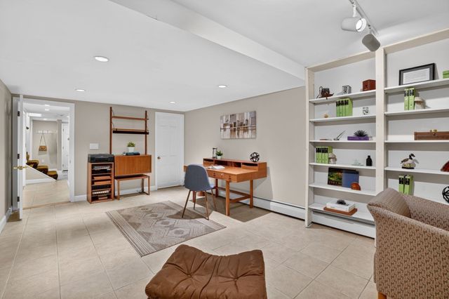 27 Algonquin Ave, Andover, MA 01810