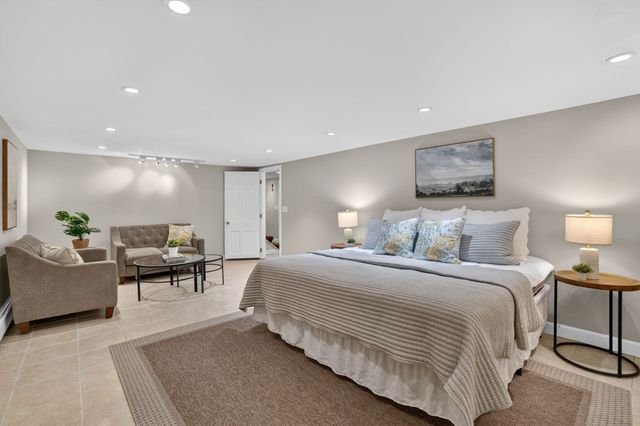 27 Algonquin Ave, Andover, MA 01810