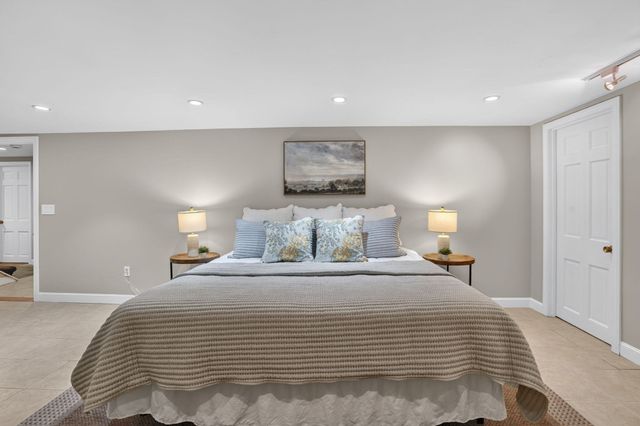 27 Algonquin Ave, Andover, MA 01810