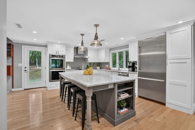 27 Algonquin Ave, Andover, MA 01810