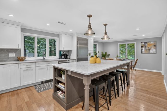 27 Algonquin Ave, Andover, MA 01810