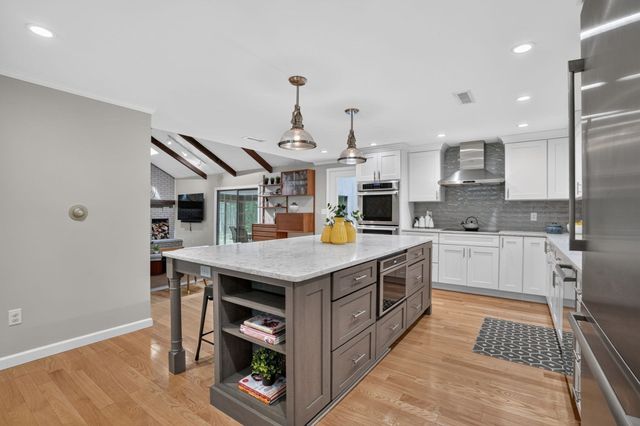 27 Algonquin Ave, Andover, MA 01810