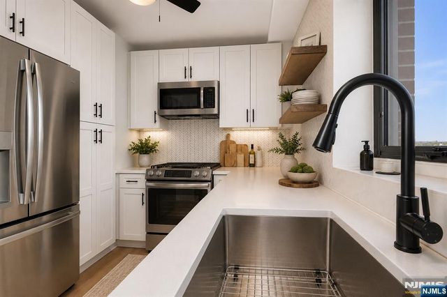 2 Horizon Road 1414, Fort Lee, NJ 07024