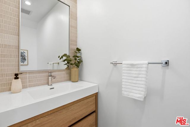 4095 Sawtelle Boulevard B, Culver City, CA 90066