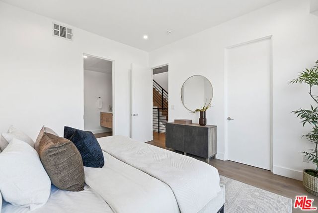 4095 Sawtelle Boulevard B, Culver City, CA 90066