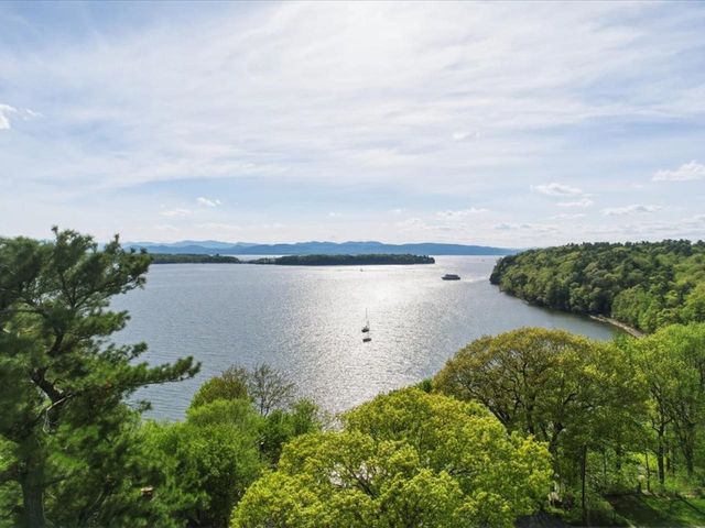 80 Central Avenue, South Burlington, VT 05403