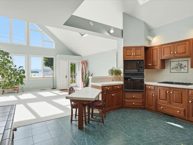 80 Central Avenue, South Burlington, VT 05403