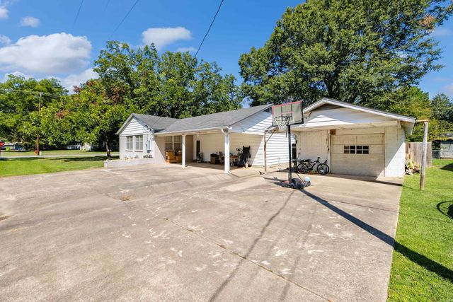 221 Adams Street, Lonoke, AR 72086
