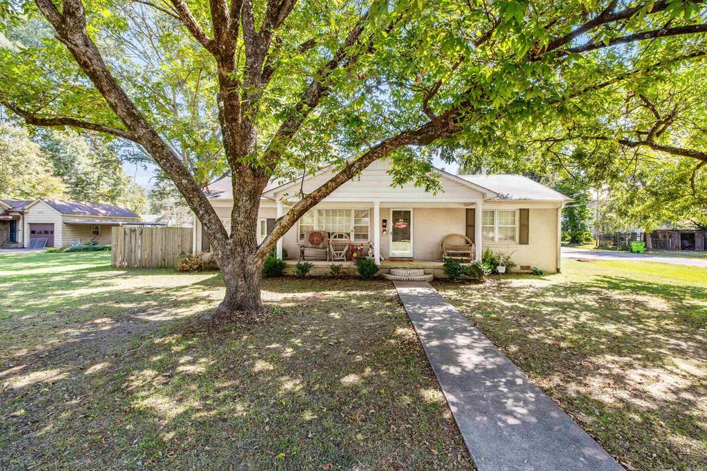 221 Adams Street, Lonoke, AR 72086