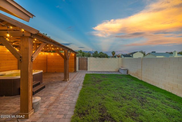 8696 N Auriga Way, Tucson, AZ 85742