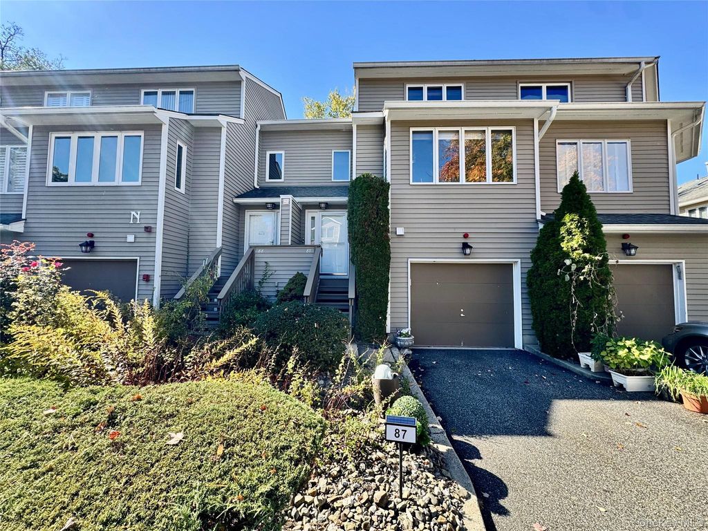 87 Village Green, Bardonia, NY 10954