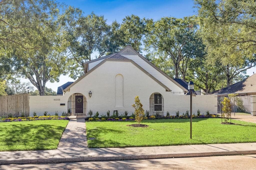 10203 Meadow Lake Lane, Houston, TX 77042