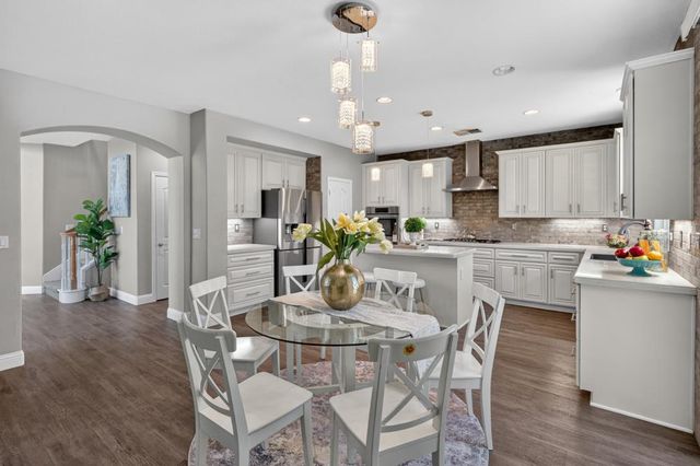 9818 Black Swan Dr, Elk Grove, CA 95624
