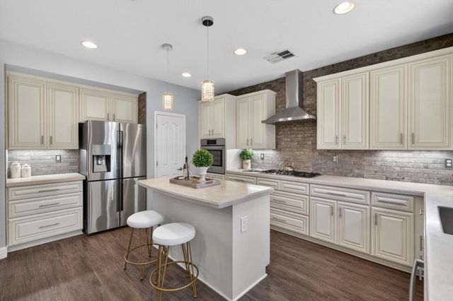 9818 Black Swan Dr, Elk Grove, CA 95624