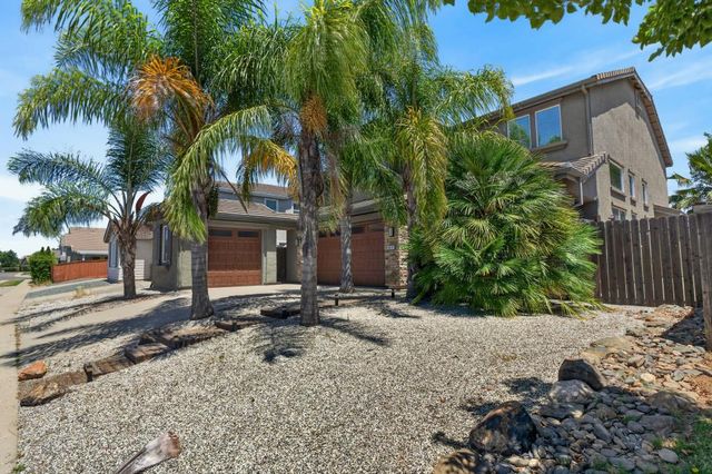 9818 Black Swan Dr, Elk Grove, CA 95624