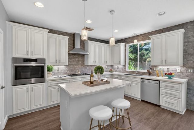9818 Black Swan Dr, Elk Grove, CA 95624