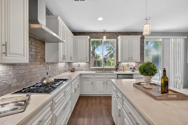 9818 Black Swan Dr, Elk Grove, CA 95624