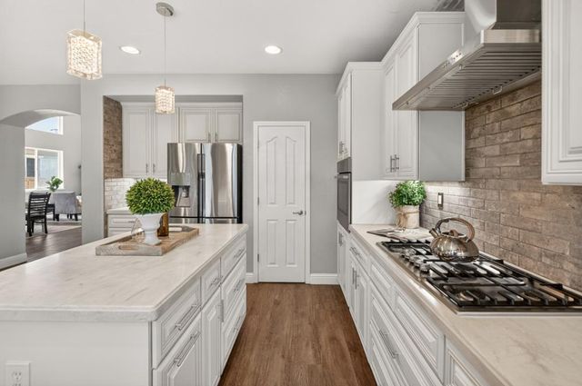 9818 Black Swan Dr, Elk Grove, CA 95624