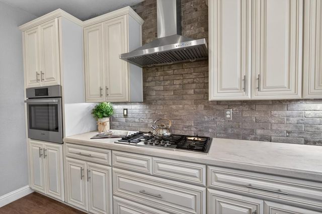 9818 Black Swan Dr, Elk Grove, CA 95624