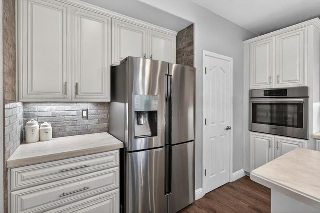 9818 Black Swan Dr, Elk Grove, CA 95624