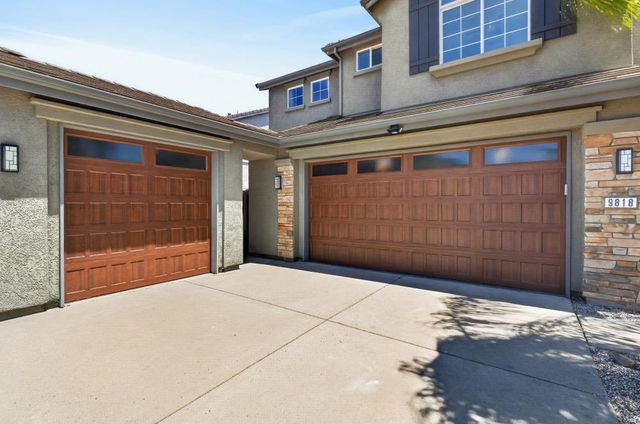 9818 Black Swan Dr, Elk Grove, CA 95624