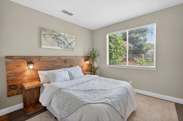 9818 Black Swan Dr, Elk Grove, CA 95624