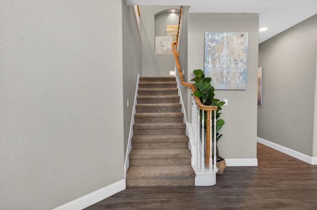 9818 Black Swan Dr, Elk Grove, CA 95624