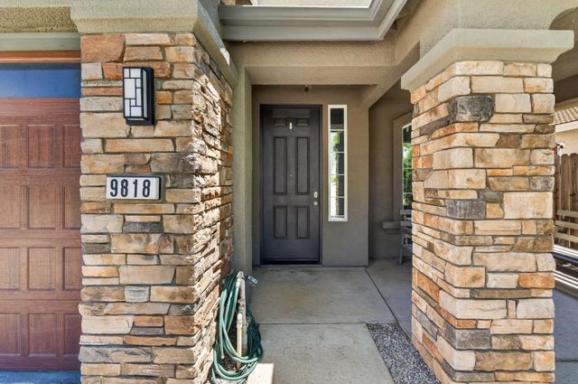 9818 Black Swan Dr, Elk Grove, CA 95624