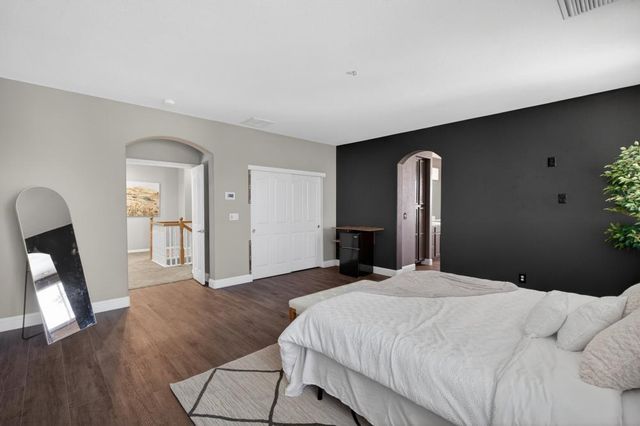 9818 Black Swan Dr, Elk Grove, CA 95624