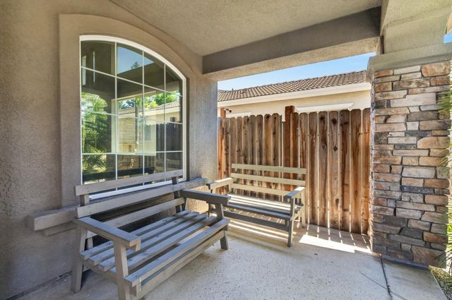 9818 Black Swan Dr, Elk Grove, CA 95624