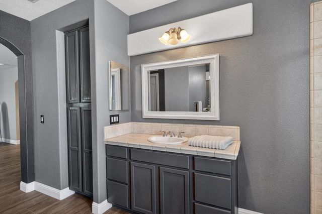 9818 Black Swan Dr, Elk Grove, CA 95624