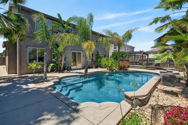 9818 Black Swan Dr, Elk Grove, CA 95624