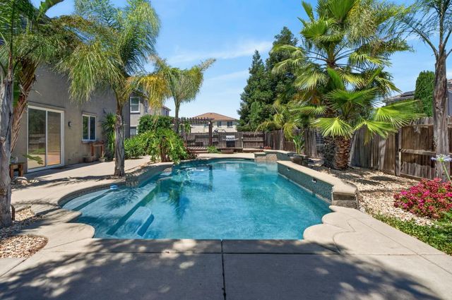 9818 Black Swan Dr, Elk Grove, CA 95624