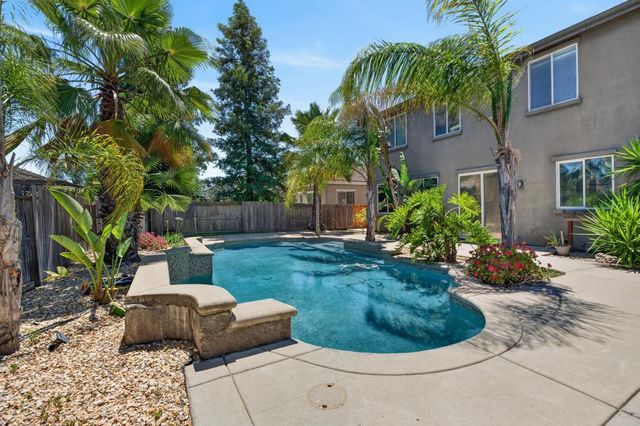 9818 Black Swan Dr, Elk Grove, CA 95624