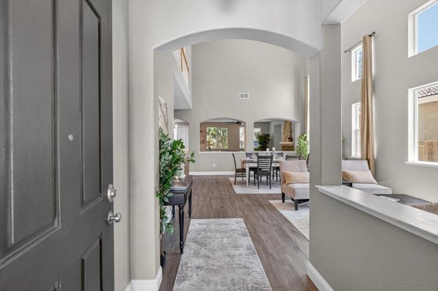 9818 Black Swan Dr, Elk Grove, CA 95624