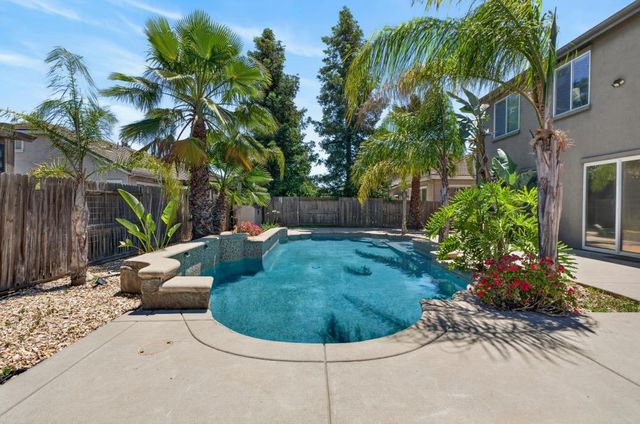 9818 Black Swan Dr, Elk Grove, CA 95624
